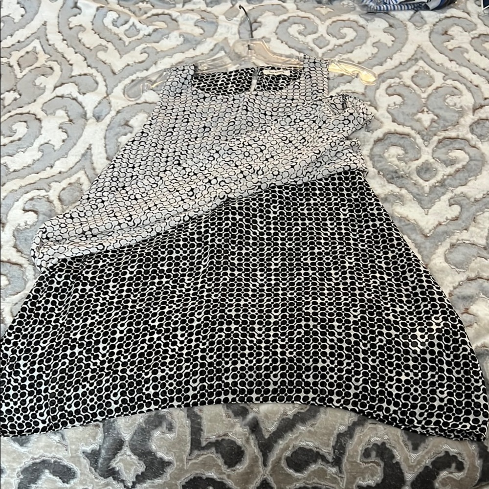 Max Studio Asymmetrical Black and White Tank Top - Picture 4 of 5